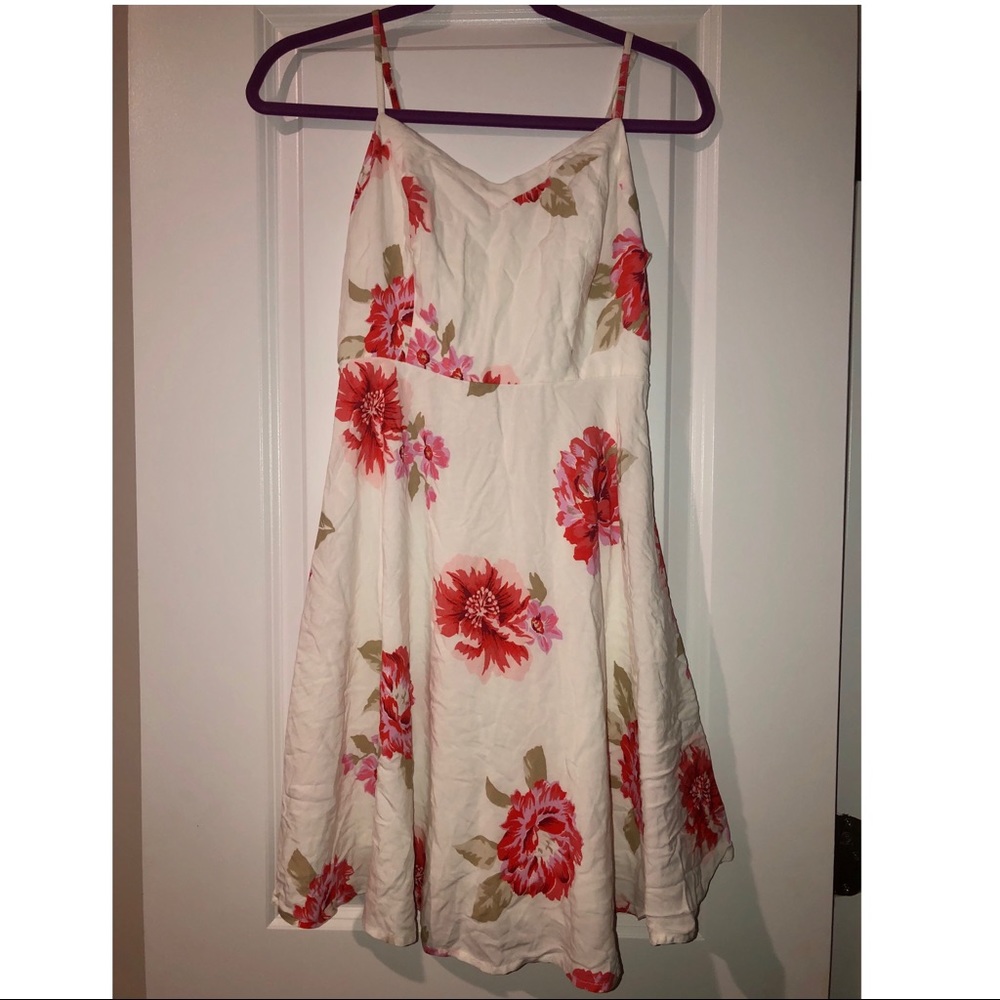 Old Navy~ Color: white, pink, tan Size: XS